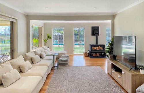 Nulkaba House | Relax at Tallowood House: Family-Friendly with Pool Access