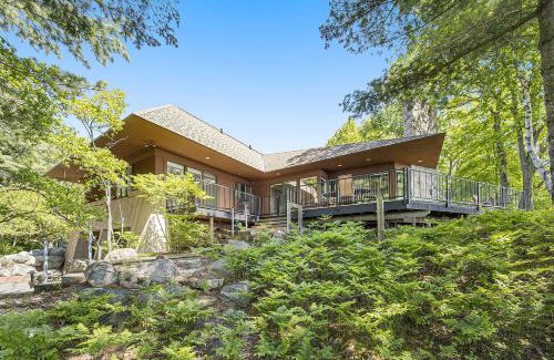 Harbor Springs House | Discover Tally-Sun on the Bluff: Family-Friendly Retreat