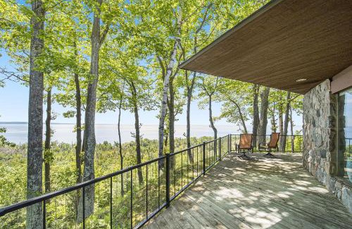 Harbor Springs House | Discover Tally-Sun on the Bluff: Family-Friendly Retreat