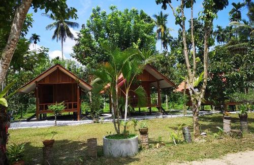 Lan Saka House | Welcoming Taluangjit Resort & Garden: Pet-Friendly Retreat