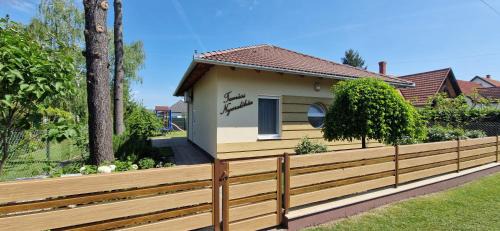 Balatonmariafurdo Apartment | Pet-Friendly Getaway at Tamási Nyaralóház - Rated 10/10!