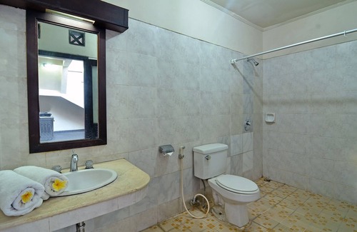 Pemogan Hotel | Budget-Friendly Taman Ayu 212 with Family Kitchen Amenities