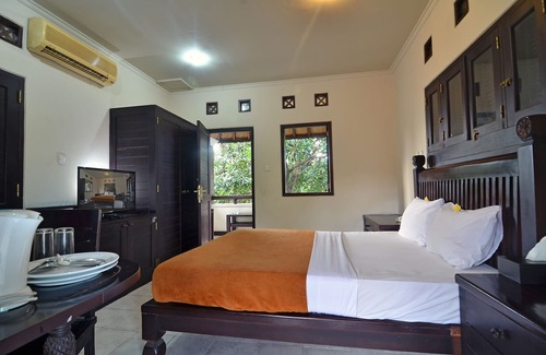 Pemogan Hotel | Budget-Friendly Taman Ayu 212 with Family Kitchen Amenities