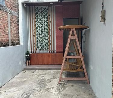 Madiun House | Taman Salak Homestay -5BR Entire House