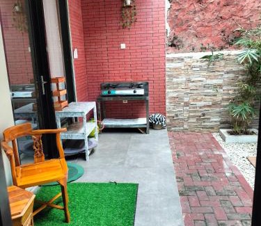 Madiun House | Taman Salak Homestay -5BR Entire House