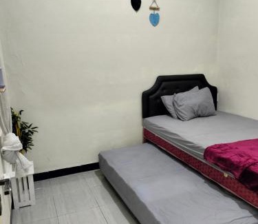 Madiun House | Taman Salak Homestay -5BR Entire House
