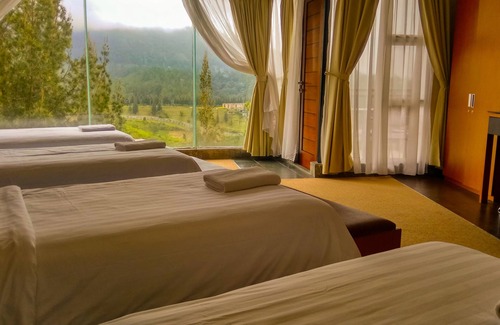 Merek Resort | Discover Taman Simalem Resort: Family-Friendly Retreat