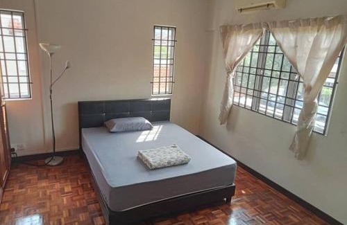 Bayan Lepas House | Pet-Friendly Taman Sunway Tunas: 4-Star Guest Rated Hotel