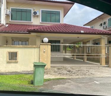 Bintulu House | Taman Terus Homestay
