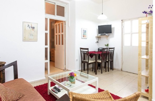 Talbieh Cottage | Tamar - 1BR Cottage In A Peaceful Garden- Central Location