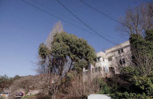 Trevallyn Apartment | Tamar River Views Mid-Century Vibes