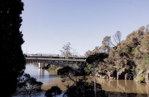 Trevallyn Apartment | Tamar River Views Mid-Century Vibes