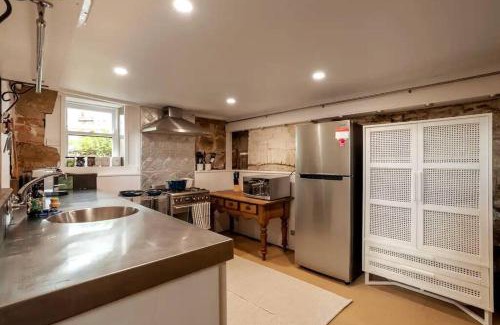 Hobart Central Business District House | Tamara Cottage Historic Warmth