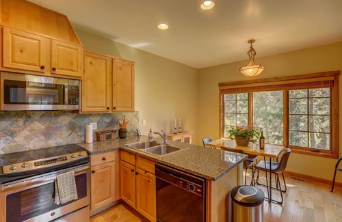 Tamarack Resort House | Elegant Tamarack Ski Resort Townhome with Spa & Lake Views
