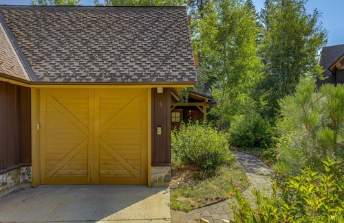 Tamarack Resort House | Elegant Tamarack Ski Resort Townhome with Spa & Lake Views