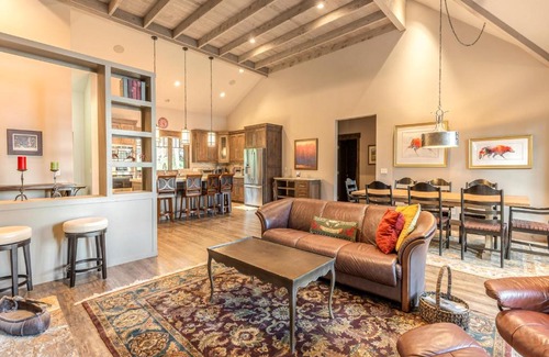 Lakeside House | Family-Friendly Escape at Tamarack Terrace - Rated 9/10