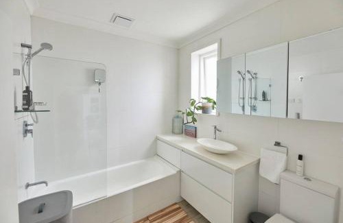 Tamarama Apartment | Beachfront Tamarama Apartment on Bondi to Bronte Walk