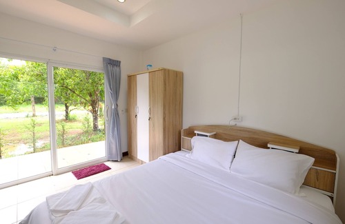 Sakon Nakhon Hotel | Budget-Friendly Stay at Tamarind Resort with Family Amenities