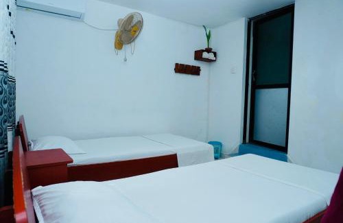 Wellawaya Hotel | Guest Rated: Tamarind Tree House with Family-Friendly Dining