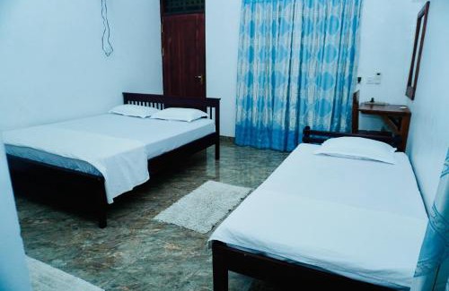 Wellawaya Hotel | Guest Rated: Tamarind Tree House with Family-Friendly Dining