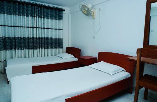 Wellawaya Hotel | Guest Rated: Tamarind Tree House with Family-Friendly Dining