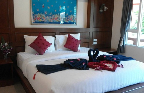 Ko Lanta House | Relaxing Stay at Tamarind Twin Resort with Pool & Breakfast