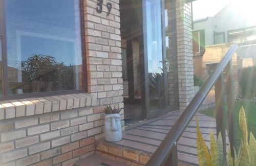Wavecrest Apartment | Family-Friendly Tamarisk Square 39 with Kitchen Access
