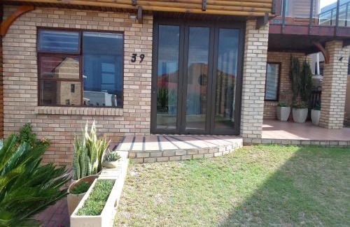 Wavecrest Apartment | Family-Friendly Tamarisk Square 39 with Kitchen Access