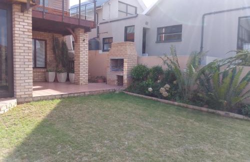 Wavecrest Apartment | Family-Friendly Tamarisk Square 39 with Kitchen Access