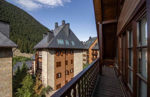 Baqueira Apartment | Explore TAMARRO de Alma de Nieve - 4-Star Family Retreat