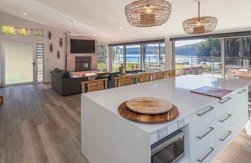 Smiths Lake House | Tambo Lindo: Your Dream Inn with Oceanfront Views