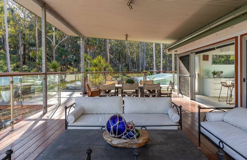 Smiths Lake House | Tambo Lindo: Your Dream Inn with Oceanfront Views