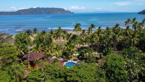 Tambor Hotel | Relax at Tambor Tropical Beach Resort - Adults Only Retreat