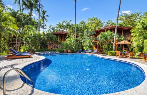 Tambor Hotel | Relax at Tambor Tropical Beach Resort - Adults Only Retreat