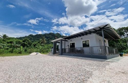 Hulu Kinta Villa | Family-Friendly Retreat at Tambun Hillview Cottage 2