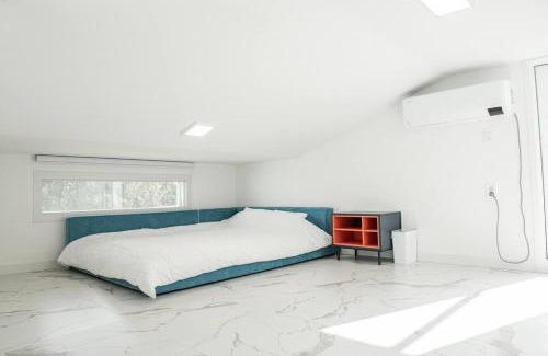 Aewol Villa | Idyllic Tamnaneun Farm: Oceanfront Retreat with Pool