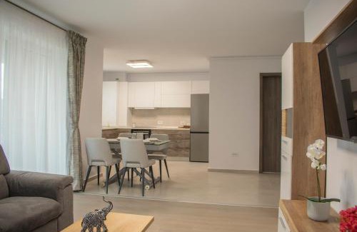 Tractorul Apartment | Pet-Friendly Tampa View Kasper - Guest Rated 9.8