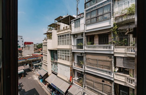 Old Quarter Apartment | Tamundi Homestay Train street view