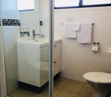 South Tamworth Hotel | Pet-Friendly Retreat at Tamworth Central Motel with Pool