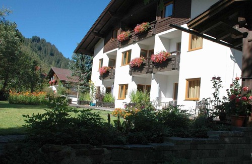 Tannheim Apartment | Cozy Vilsalp Apartment for Two with Kitchen Amenities