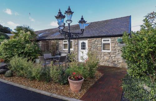 Harlech House | Experience the Comfort of Tan Isa - 4-Star, Pet-Friendly Stay