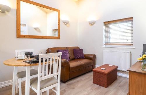 Harlech House | Experience the Comfort of Tan Isa - 4-Star, Pet-Friendly Stay