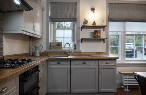 Holyhead House | Tan Y Cytiau: Family-Friendly Retreat with Breakfast Included