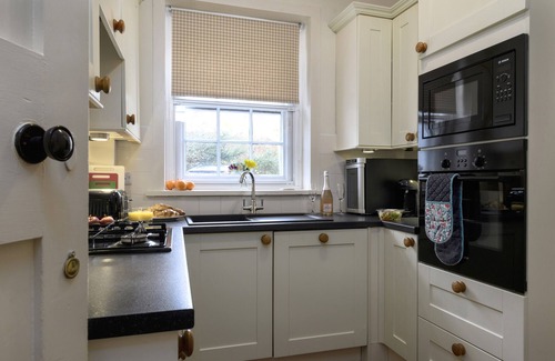 Holyhead House | Tan Y Cytiau: Family-Friendly Retreat with Breakfast Included