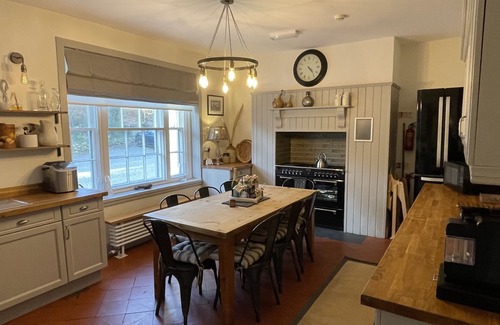 Holyhead House | Tan Y Cytiau: Family-Friendly Retreat with Breakfast Included