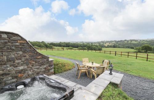 Llanfair Caereinion House | Experience Comfort at Tan Y Wawr - A 4-Star Retreat