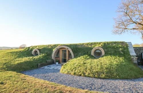 Llanfair Caereinion House | Discover Tan y Wawr- Onnen: Family-Friendly 4-Star Retreat