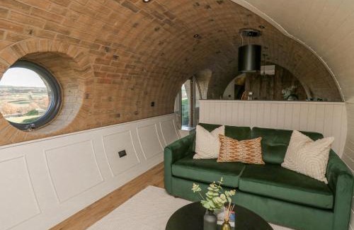 Llanfair Caereinion House | Discover Tan y Wawr- Onnen: Family-Friendly 4-Star Retreat
