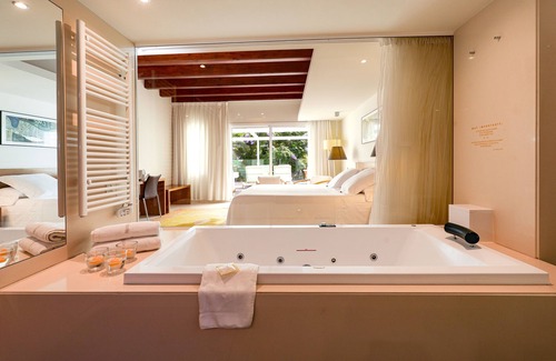 Alcanar House | Discover Tancat de Codorniu: 4-Star Retreat with Spa & Pool