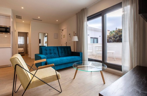 Alicante City Centre Apartment | Experience Tandem Portal de Elche: Spa & Family-Friendly Stay